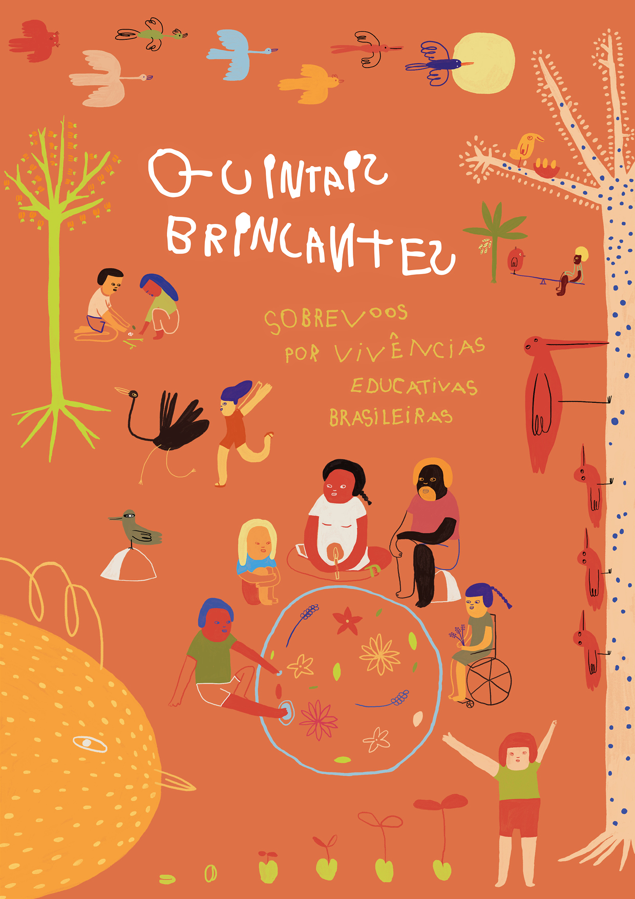 ilustração da capa do livro “Quintais Brincantes - Sobrevoos por Vivências Educativas Brasileiras'', com desenhos de crianças brincando com pedrinhas, sentadas em roda, sobre um fundo laranja, que também tem pássaros voando.